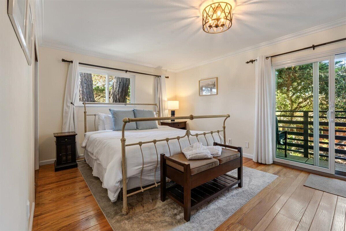 3 bedrooms, iron/ironing board, WiFi (free), bed sheets