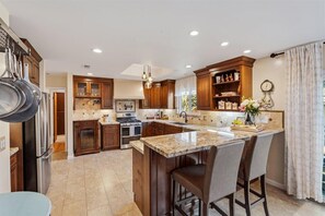 Private kitchen - 4075 Scotty's Treehouse, Forest Views, Dog Welcome (Carmel-by-the-Sea)