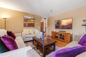 Living area - 4075 Scotty's Treehouse, Forest Views, Dog Welcome (Carmel-by-the-Sea)