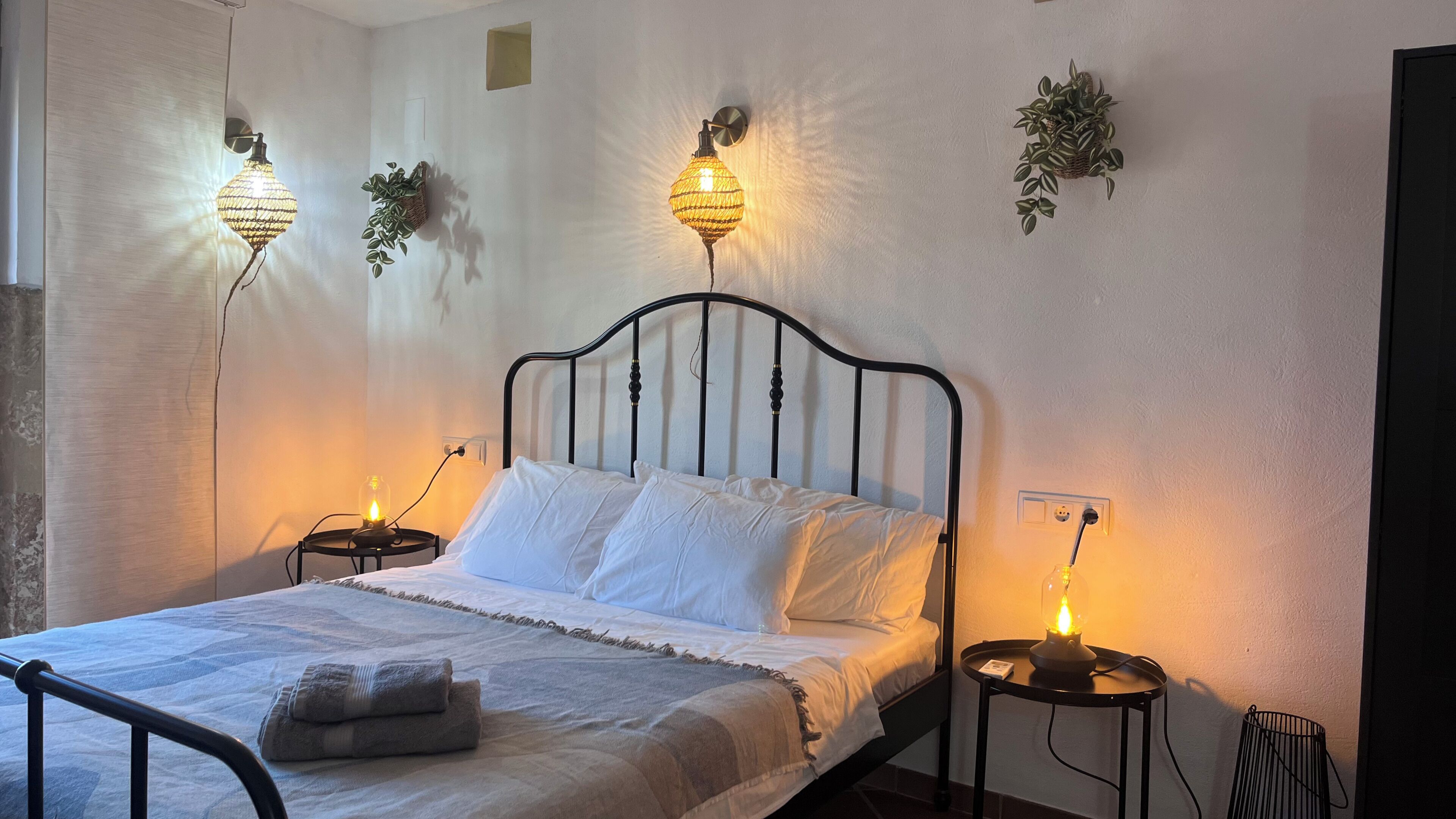2 dormitorios, tabla de planchar con plancha, Internet y ropa de cama
