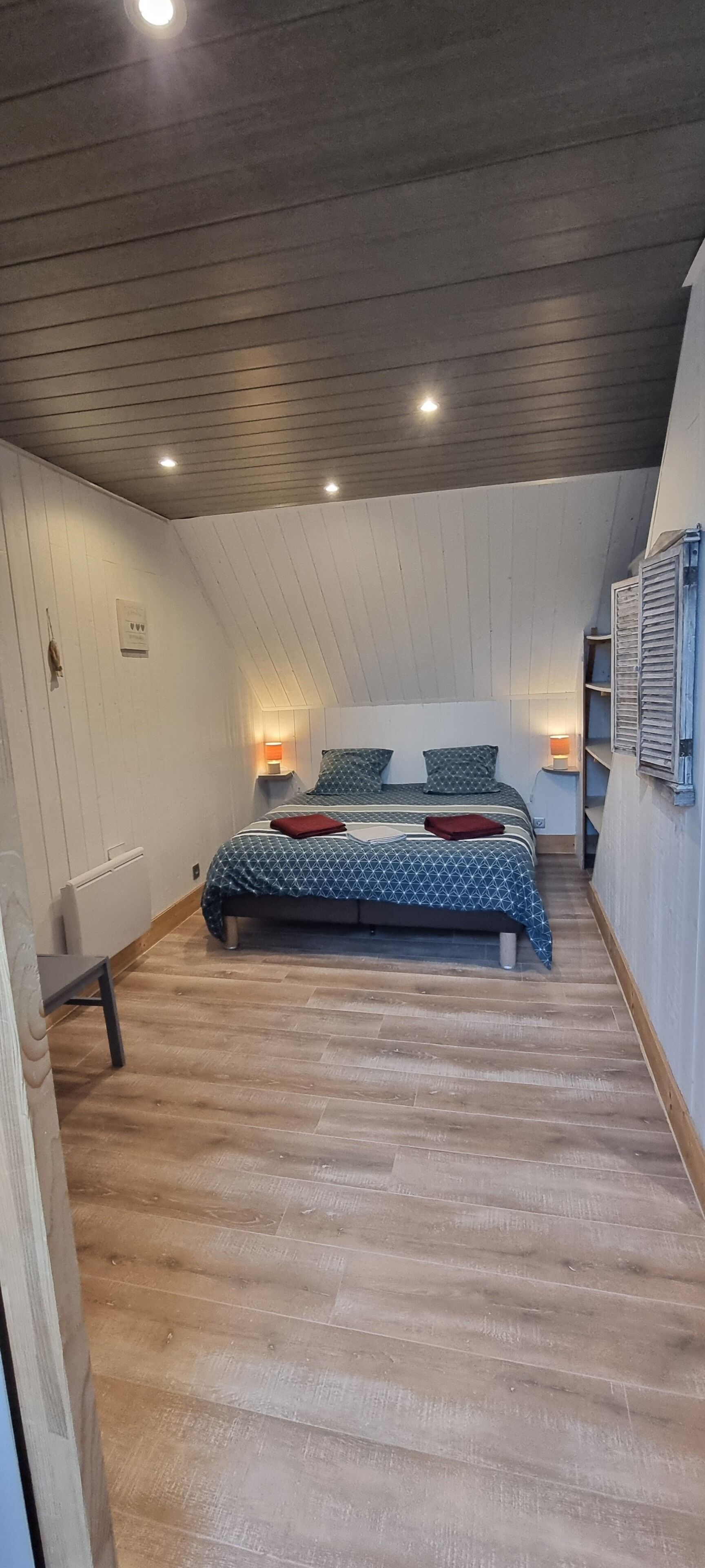 1 slaapkamer, een strijkplank/strijkijzer, wifi, beddengoed