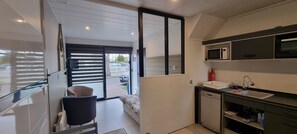 Private kitchen - Cosy Gîte 2-4 pers.⭐⭐⭐-Face Petit Train à Vapeur- Courtyard & SDB Ext.- Baie de Somme (Le Crotoy)