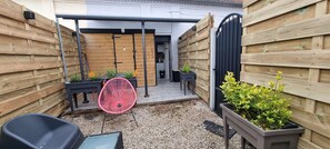 Outdoor dining - Vrbo Property (Le Crotoy)