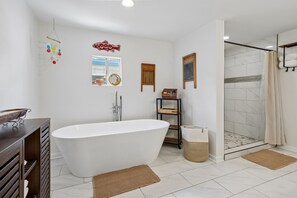 Bathroom - Vibrant 3BD Home Near French Quarter (New Orleans)