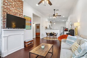 Living area - Vibrant 3BD Home Near French Quarter (New Orleans)