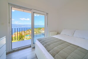 4 bedrooms, free WiFi, bed sheets - Wabi Sabi - Villa with Exceptional Sea&Town Views (Vrbnik)