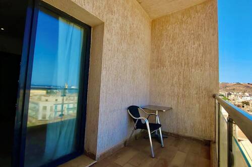 Habitación con 1 cama doble o 2 individuales, vistas a la ciudad | Terraza o patio