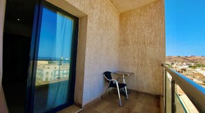 Kamer, 1 twee- of 2 eenpersoonsbedden, uitzicht op stad | Terras