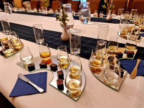 Banquet hall - Private Scottish Manor with 15x en-suites, entertainment Pavilion & 4pm checkout (Blairgowrie)