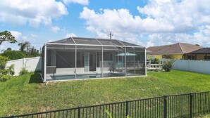 Exterior - Coastal Englewood Retreat near beaches, golf and relaxing sunsets (Englewood)