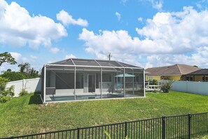 Exterior - Coastal Englewood Retreat near beaches, golf and relaxing sunsets (Englewood)