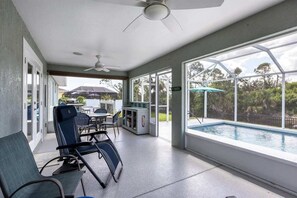 Outdoor pool, a heated pool - Coastal Englewood Retreat near beaches, golf and relaxing sunsets (Englewood)