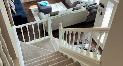 2-Story Central Edmond Home - 4 bed 2.5 bath