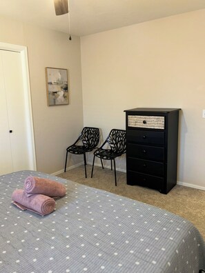 4 habitaciones, tabla de planchar con plancha y wifi gratis