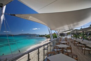 Outdoor dining - Oceanfront Sapphire – Water Views, Sleeps 6, Beach (St. Thomas)