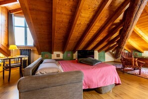 Room - L'Atelier, artistc luxury apartment, AC WiFi, Garage, Arona (Arona)