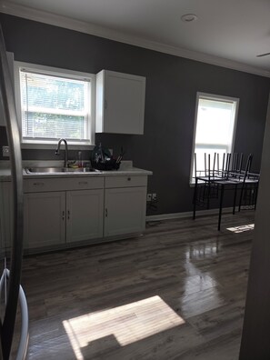Fridge, microwave, oven, stovetop - 3-bedroom house near Southern University (Baton Rouge)