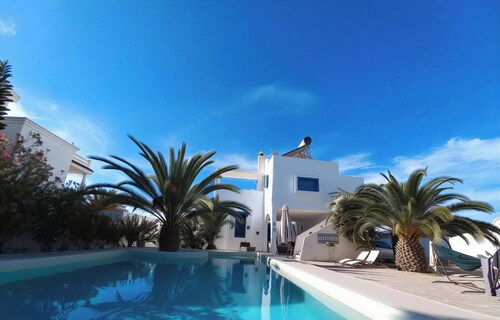 DAR SIDI BOU Magnificent waterfront villa with swimming pool and sea view