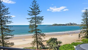 Beach - Completely renovated luxury beachfront apartment with amazing ocean views: (Mooloolaba)