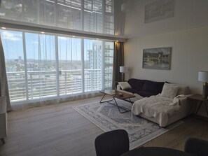 Smart TV - Cozy 1-bedroom 2 Bath condo in charming Downtown Hollywood (Hollywood)