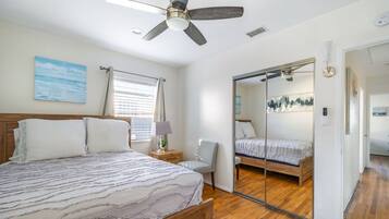 3 bedrooms, desk, iron/ironing board, free WiFi