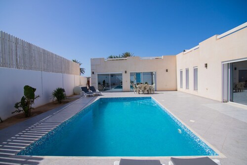 Villa céleste à Djerba - Private swimming pool 2' from the sea