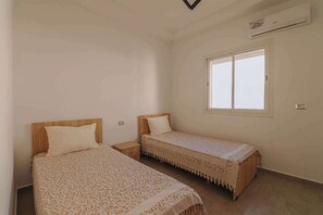 3 slaapkamers, een strijkplank/strijkijzer, wifi, beddengoed