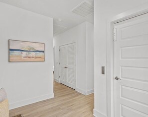 Interior - BRISAS DE MAR! Walk to FloraBama! Luxury+Modern+Coastal 5 Bedroom Home~Sleeps 16 (Pensacola)