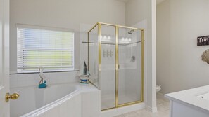 Hair dryer, towels - 2BR Resort Condo Near Disney – Family Ready (Davenport)