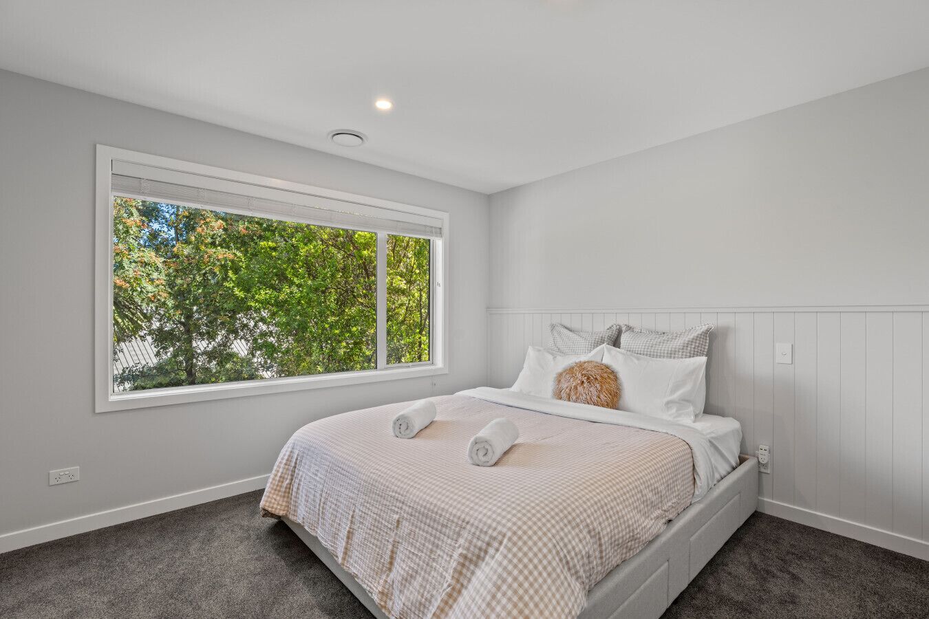 5 habitaciones, tabla de planchar con plancha, cuna de viaje y wifi 