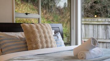 2 bedrooms, iron/ironing board, travel cot, WiFi
