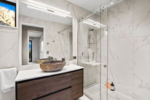 Hair dryer, towels - Jacks Point Alpine Residence (Queenstown)