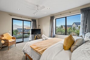 4 bedrooms, iron/ironing board, travel cot, WiFi - Jacks Point Alpine Residence (Queenstown)