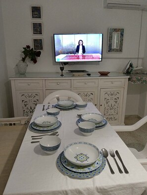 Interior - Pedestrians in the water in the Medina at Hammamet Centre (Hammamet)