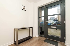 Interior - Aberdeen Spacious House - 3 Beds - Sleeps 5 with Free Parking and Fast Wi-Fi (Aberdeen City)