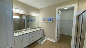 Shower, hair dryer, towels, soap - 4-bedroom house with 3 bathrooms, a 3-car garage, and plenty of open space. (Punta Gorda)