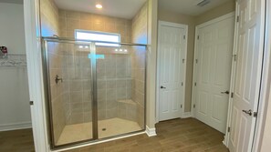 Shower, hair dryer, towels, soap - 4-bedroom house with 3 bathrooms, a 3-car garage, and plenty of open space. (Punta Gorda)