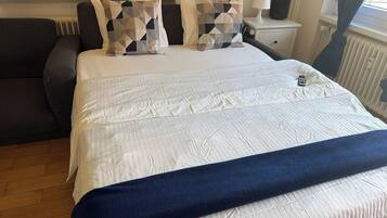 2 chambres, fer et planche à repasser, Wi-Fi gratuit, draps fournis