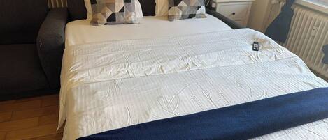 2 chambres, fer et planche à repasser, Wi-Fi gratuit, draps fournis