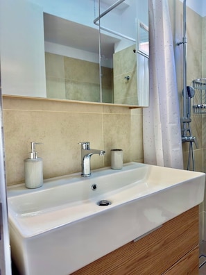 Shower, hair dryer, towels, soap