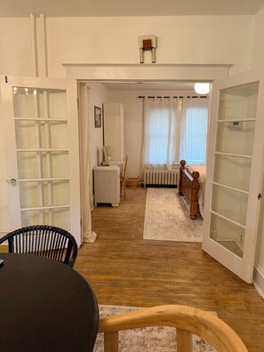 4 makuuhuonetta, työpöytä, silitysrauta/-lauta, ilmainen Wi-Fi