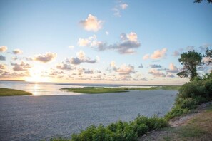 Tæt på stranden