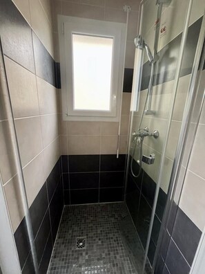 Shower, hair dryer, towels - Tides & Trails - SAINT GILDAS DE RHUYS (SAINT GILDAS DE RHUYS)