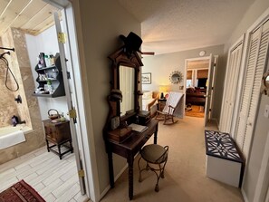 Room - Your Home Away from Home--Spacious Escape in the Mountains (Sky Valley)