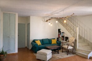 Interior - Villa La Graine de Vie with shared pool (LE THORONET)