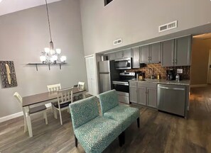 Private kitchen - Cozy 2-bedroom condo in perfect Branson with AC (Branson)