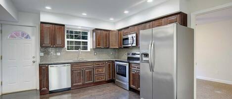 Micro-ondes, four, plaque de cuisson, lave-vaisselle