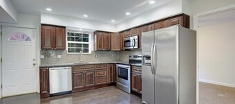 Spacious 5-bedroom house with AC in gorgeous Annapolis historic district capital