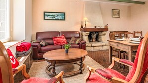 Living area - La Maison de Léa by Interhome (Saint Coulomb)