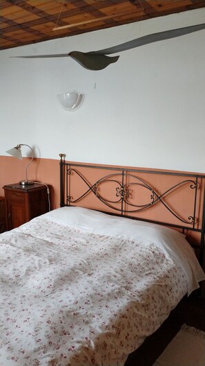 2 chambres, fer et planche à repasser, Wi-Fi gratuit, draps fournis